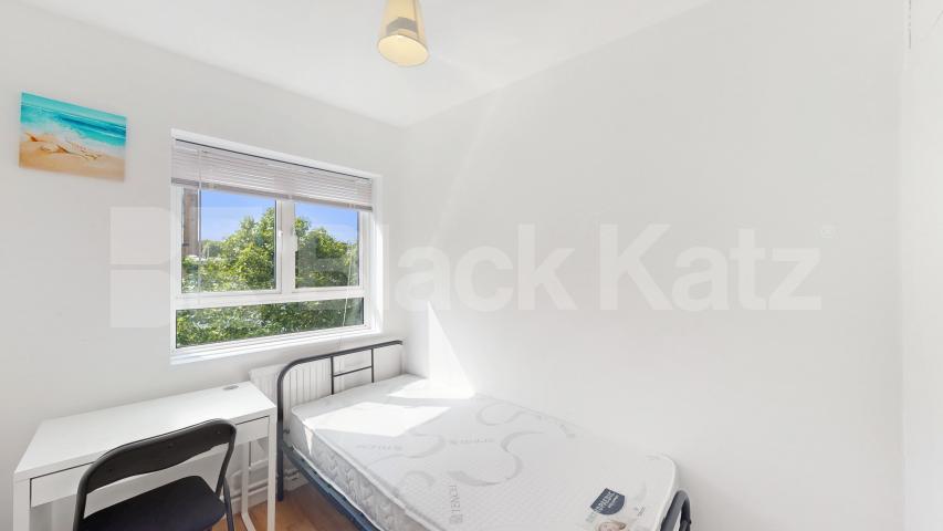 			3 Bedroom, 1 bath, 1 reception Flat			 Plender Street, Camden